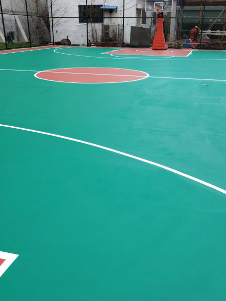 大连 球场长期使用易出现地面开裂