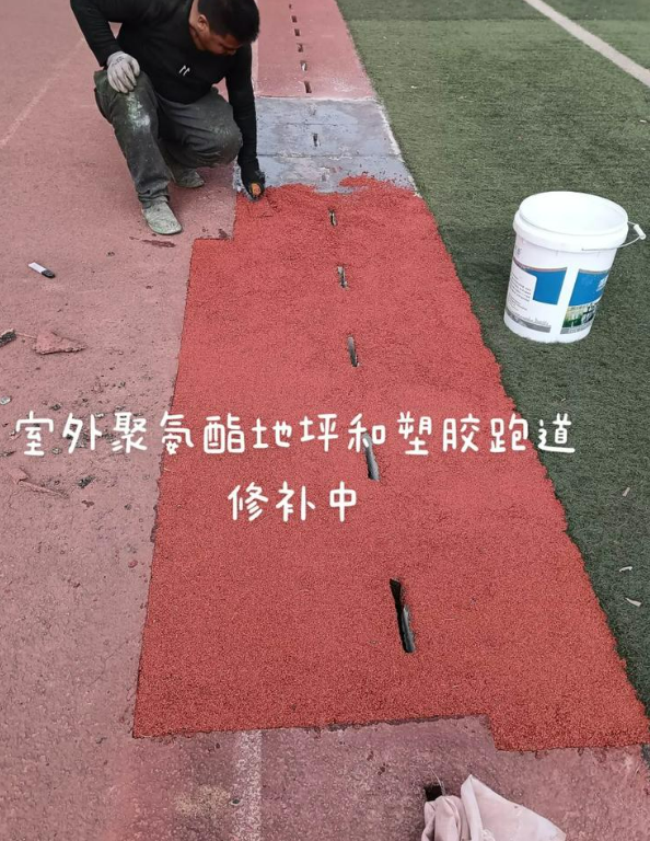大连球场地面翻新维修，核心是先诊断破损